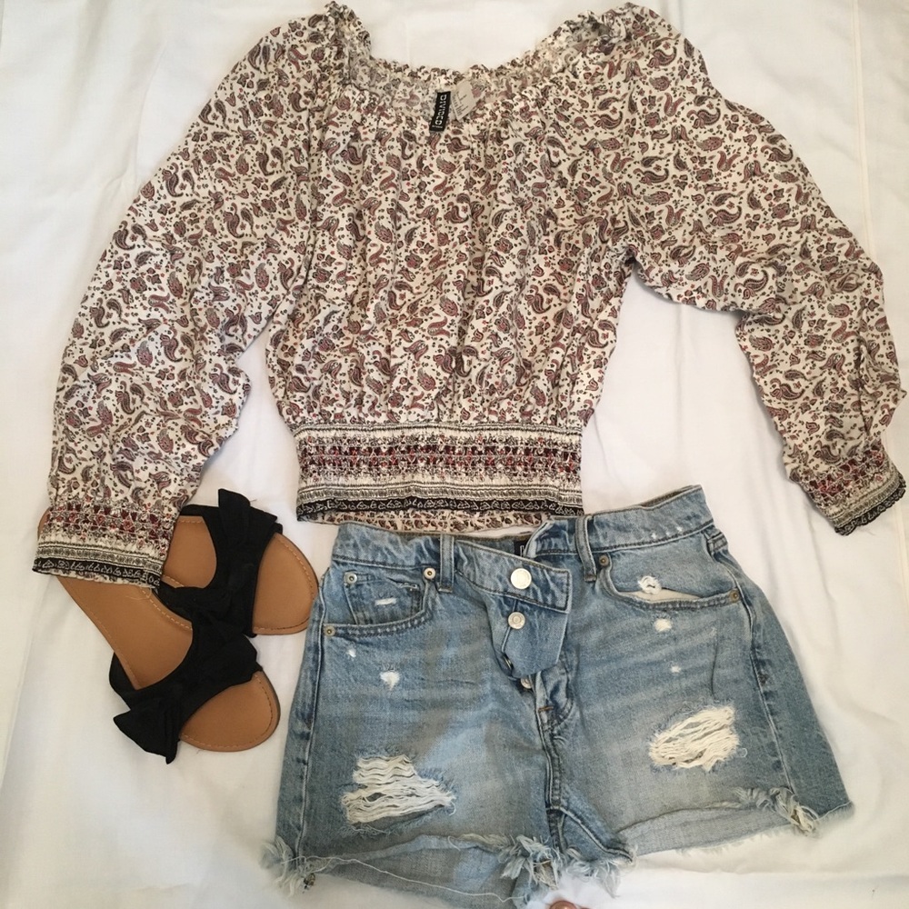 H&M over the shoulder paisley blouse💐